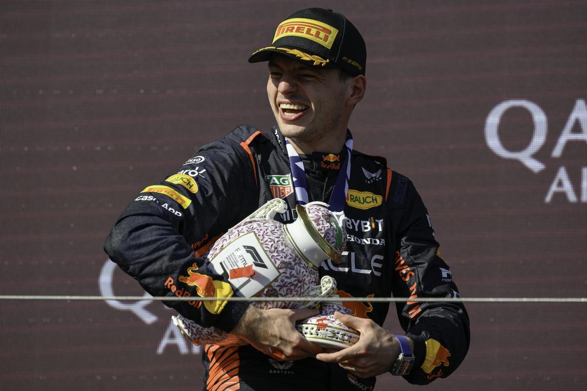 Mogyorod (Hungary), 23/07/2023.- Red Bull driver Max Verstappen of the Netherlands celebrates on the podium after winning the Hungarian Formula One Grand Prix at the Hungaroring circuit, in Mogyorod, near Budapest, Hungary, 23 July 2023. (Fórmula Uno, Hungría, Países Bajos; Holanda) EFE/EPA/Zsolt Czegledi HUNGARY OUT