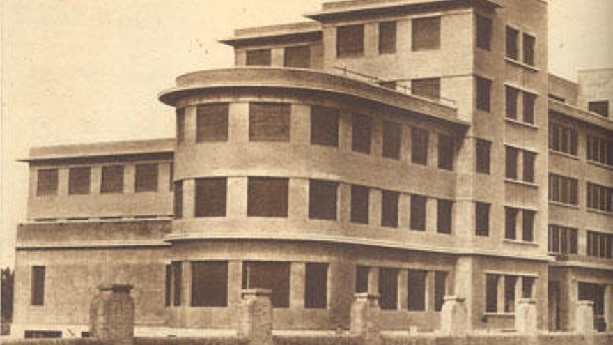 Fotografía histórica de la construcción del edificio.