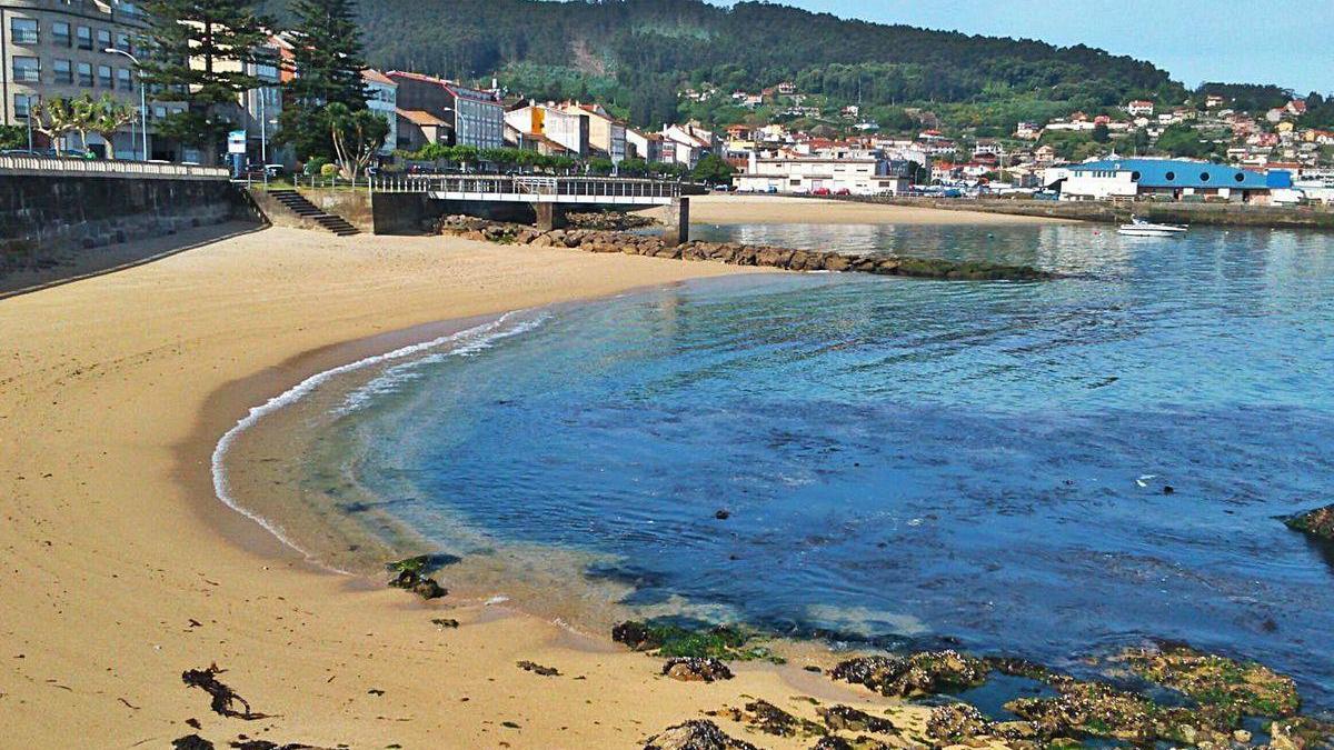 Vista de la playa de Pescadoira, en Bueu.