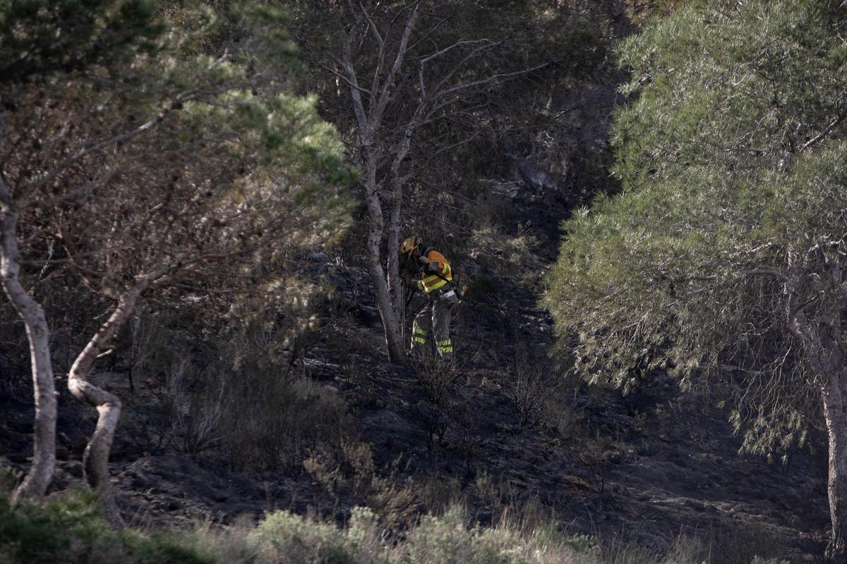 Algunos de los momentos más destacados de esta mañana en el incendio de Cabo Tiñoso. Algunos de los momentos más destacados de esta mañana en el incendio de Cabo Tiñoso.