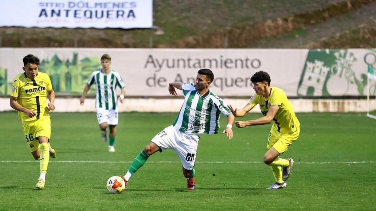 El Villarreal se puso el mono de trabajo para arrancar los tres puntos de Antequera.