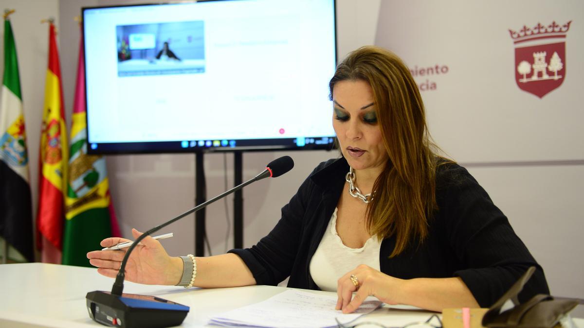 La concejala Mayte Díaz, de la que depende la gestión del proyecto de ludoteca en Plasencia.