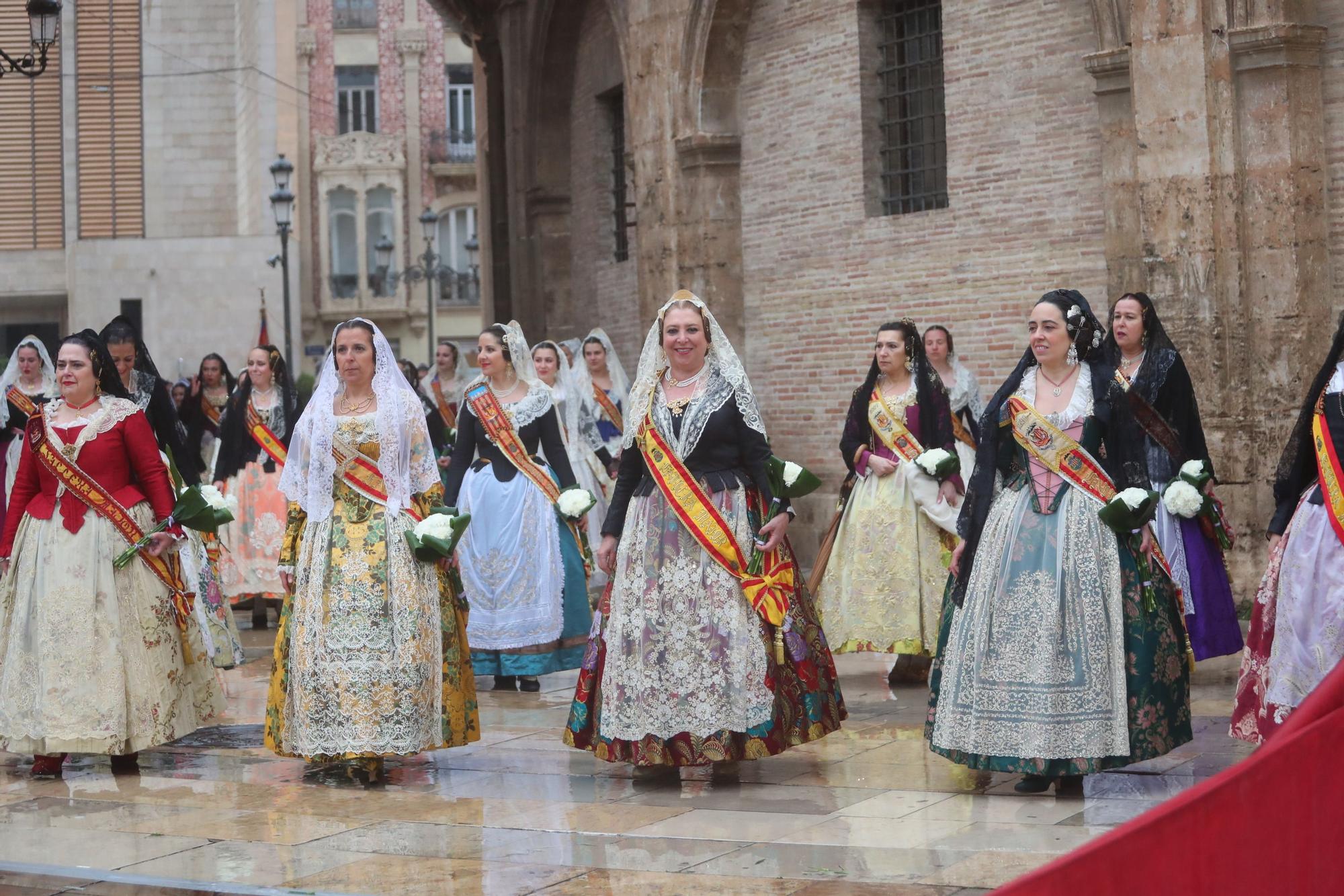 Búscate en el primer día de ofrenda por la calle de la Paz (entre las 18:00 a las 19:00 horas)