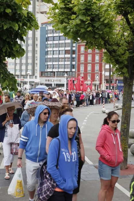 Desembarco de cruceristas extranjeros en Gijón