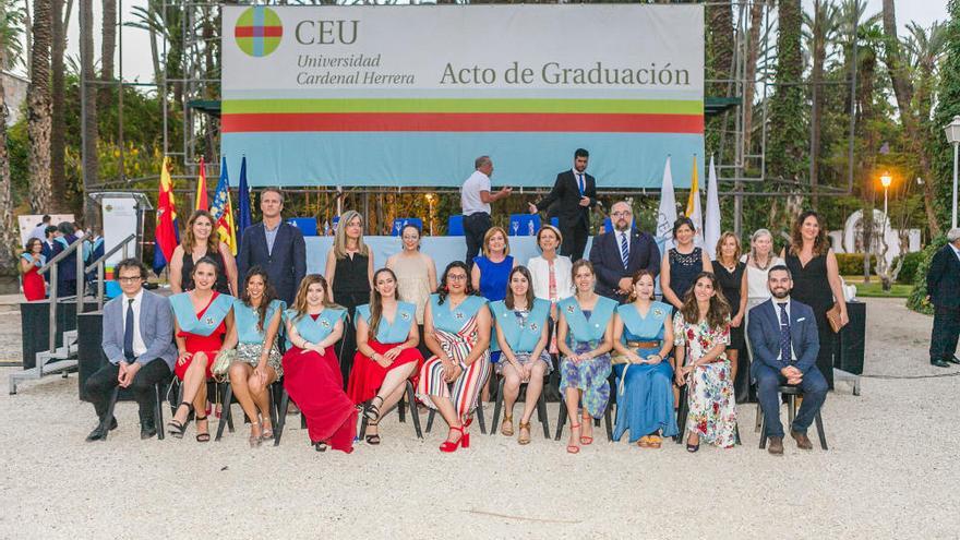 ¿Te acabas de graduar en el CEU de Elche? ¡Búscate en la galería de imágenes!