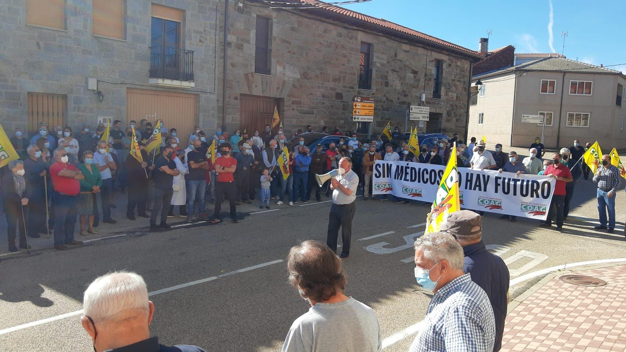 GALERÍA | Manifestación por la sanidad rural en Villardeciervos