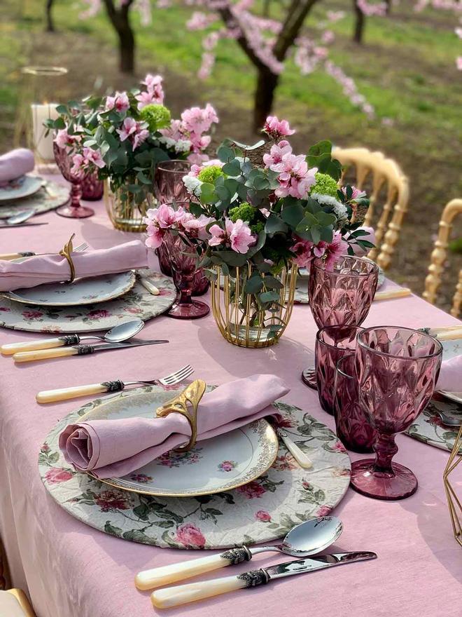 Mesa de boda en color rosa