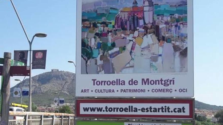 Torroella renova els cartells de benvinguda al poble emprant  dues obres d&#039;art