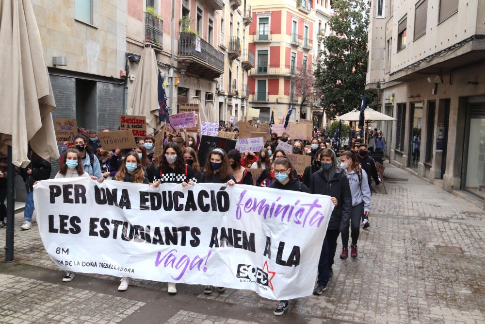 Manifestació d'estudiants a Girona per commemorar el 8-M