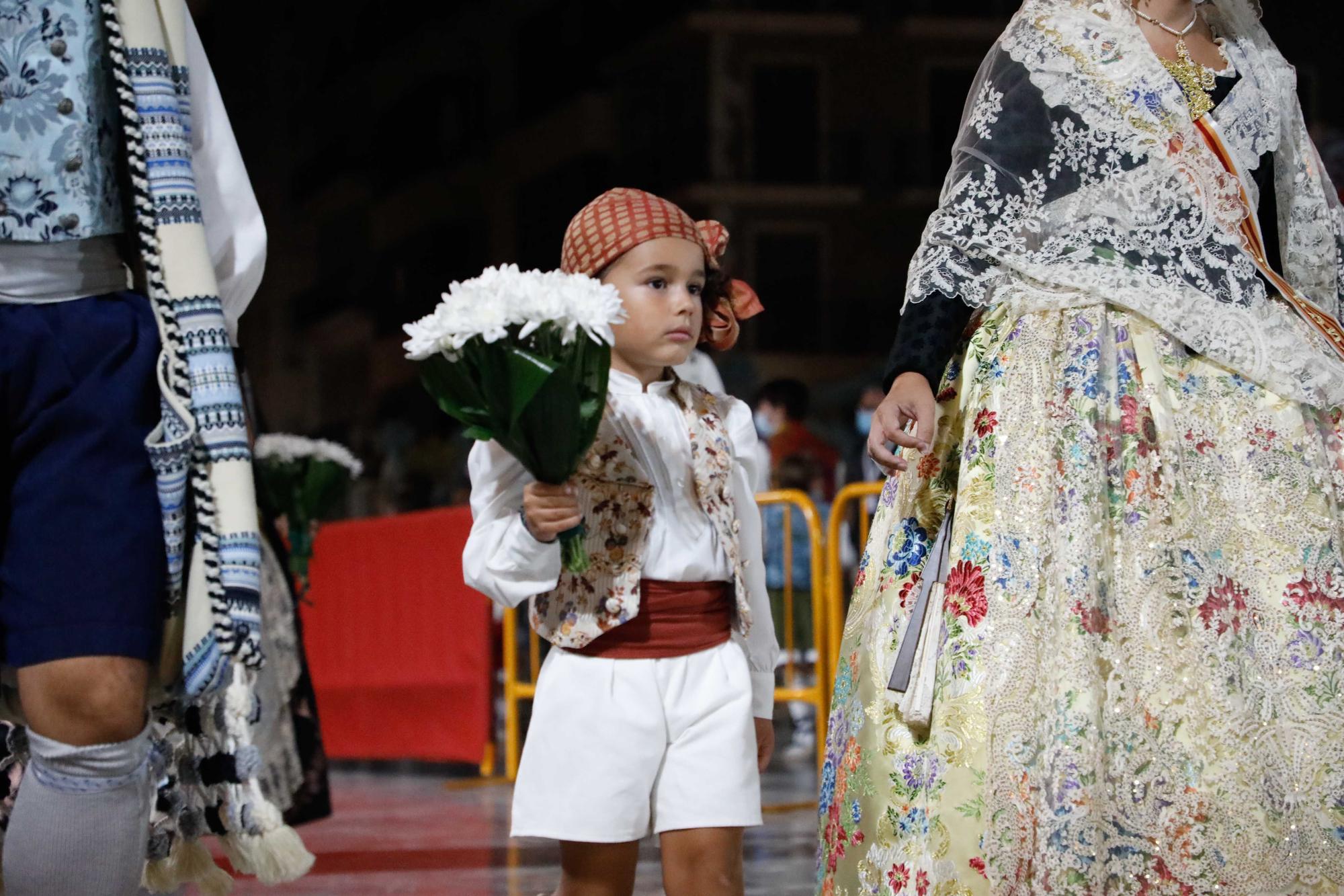 Búscate en el primer día de la ofrenda por la Calle Caballeros de las 21:00 a las 22:00