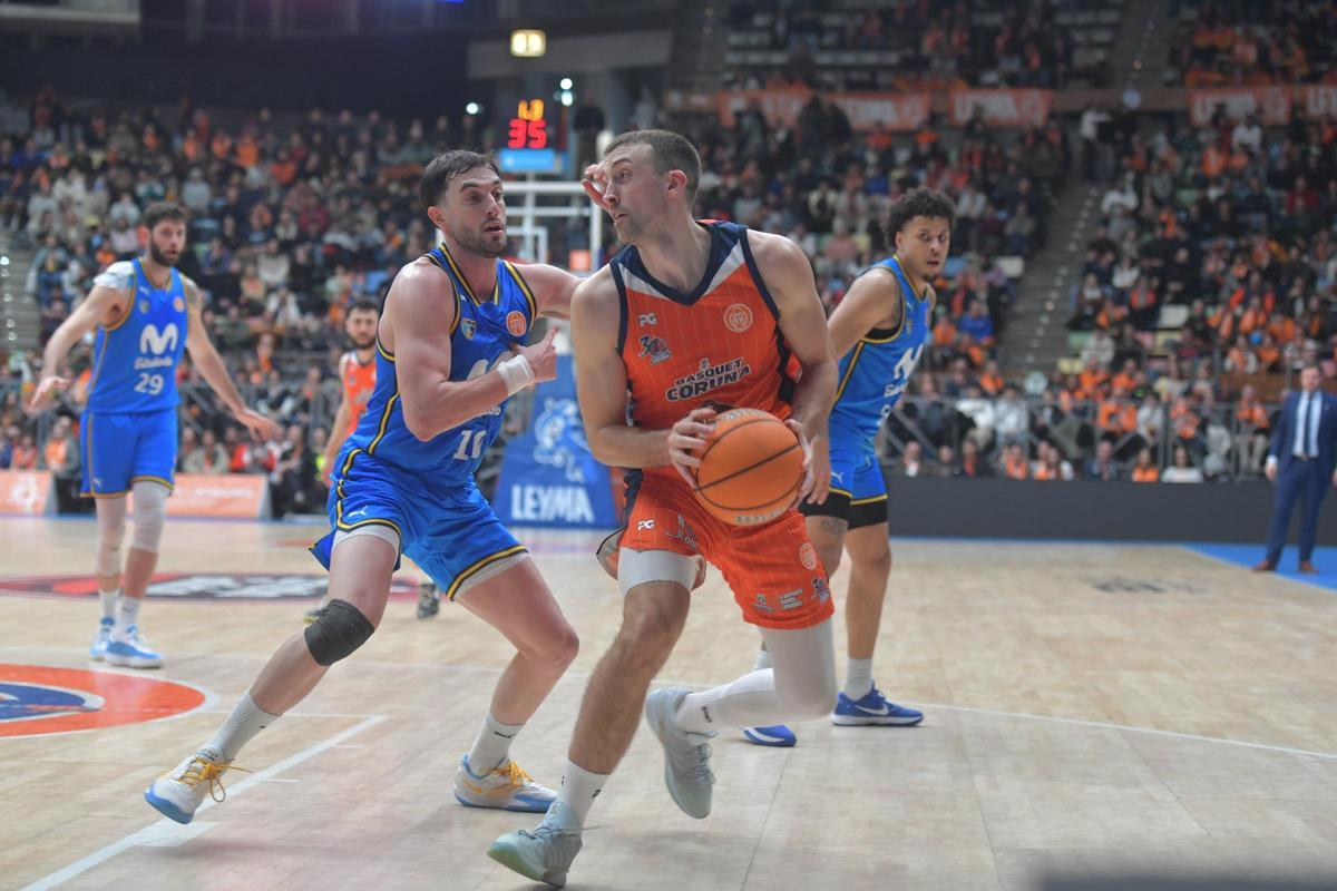 Joe Cremo, frente al Estudiantes en el Coliseum
