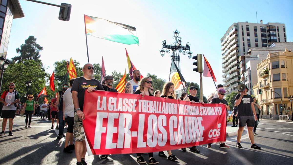 Cientos de personas salen a la calle en Castelló para pedir la dimisión ...