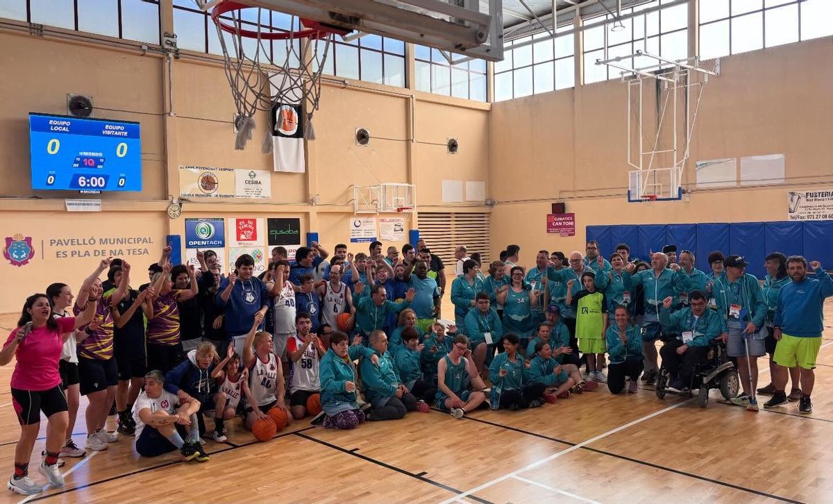 L'equip d'Únics Cerdanya al torneig de Mallorca