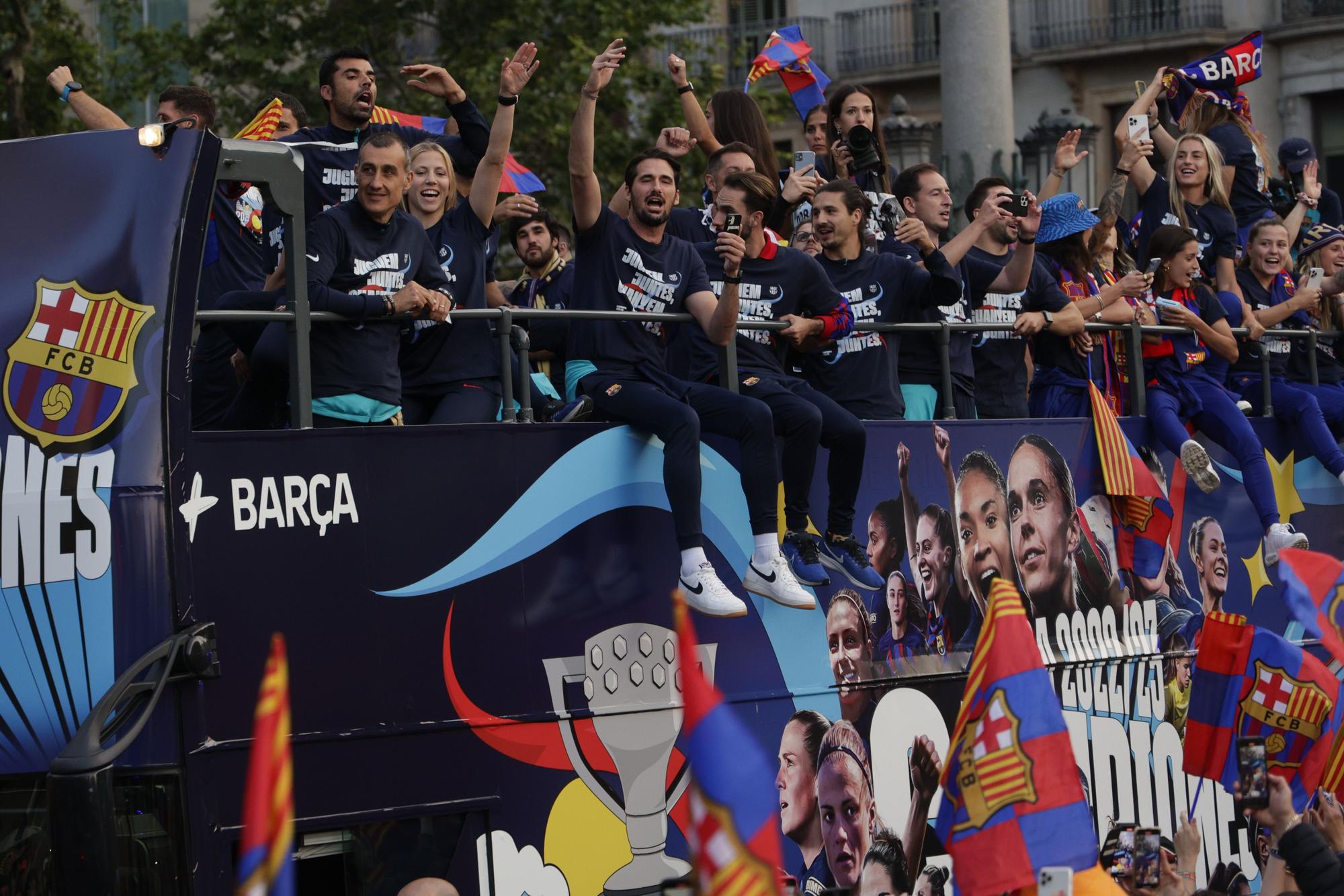 El Barça celebra LaLiga  junto al Femenino, con una rúa