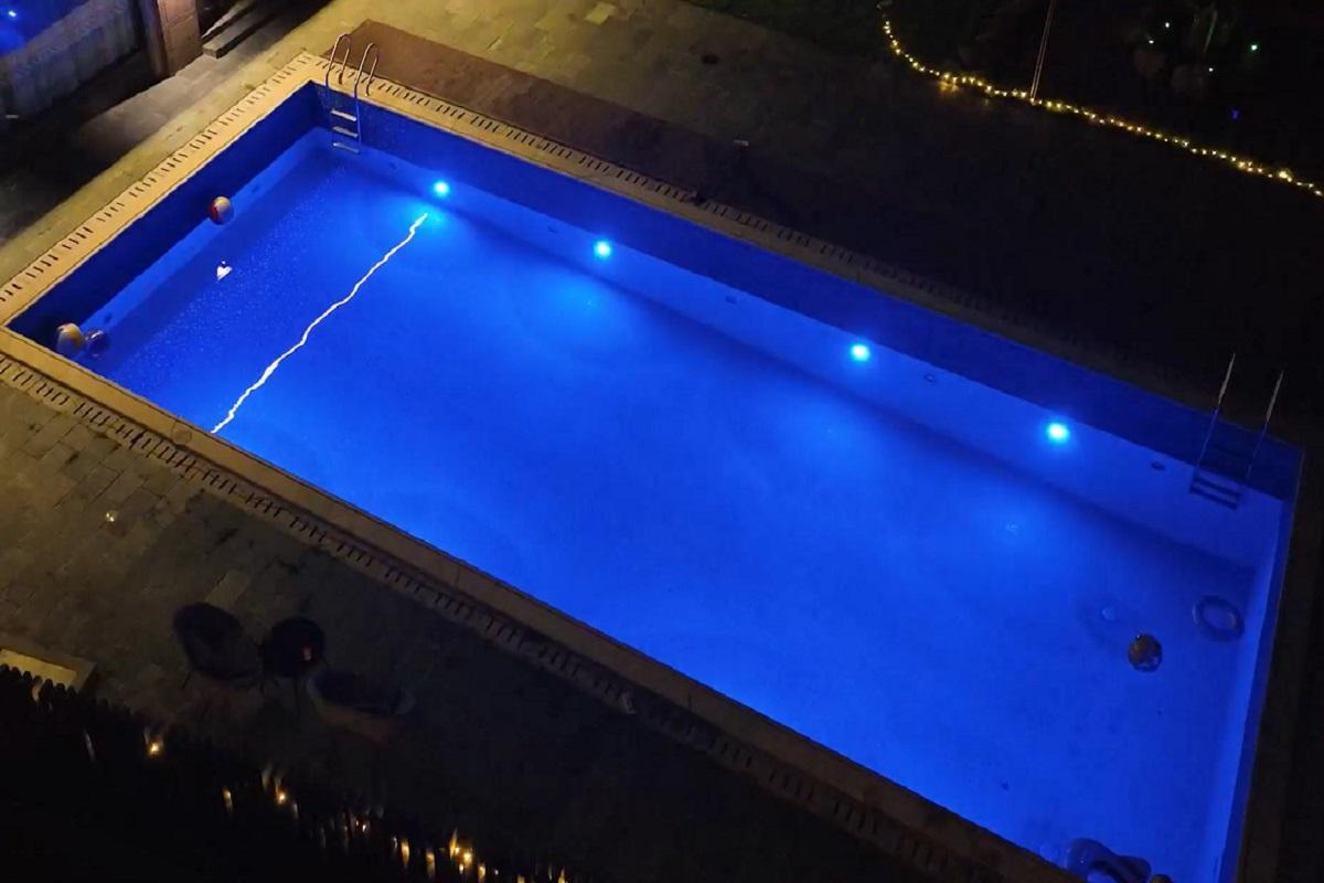 Convierte tu piscina en una fiesta con la luz LED LyLmLe, ahora con un 43% de descuento