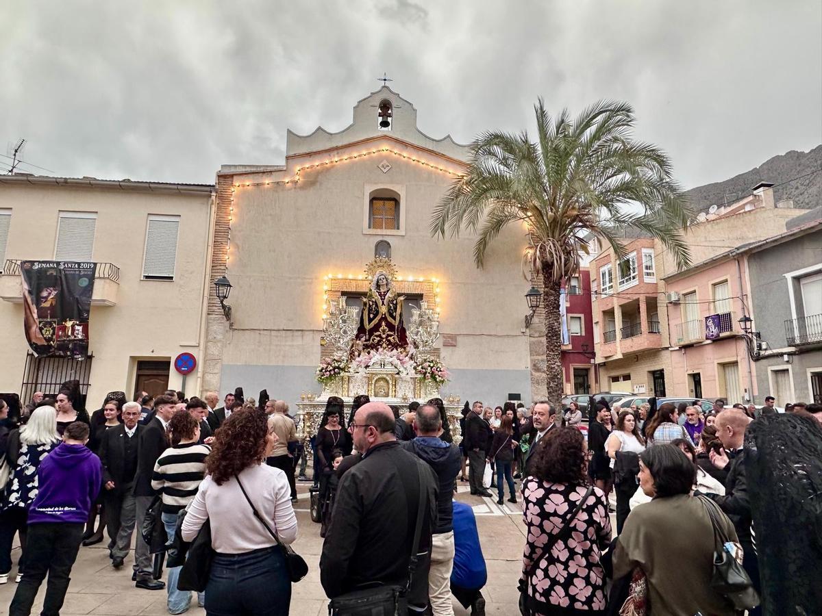 La Dolorosa callosina visitada por numerosos vecinos tras la decisión de suspender las procesión