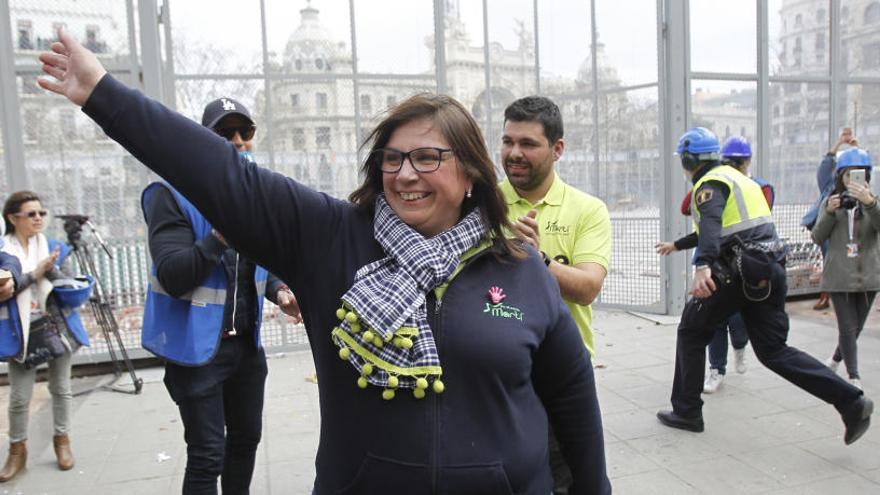 Reyes Martí al término de una mascletà.