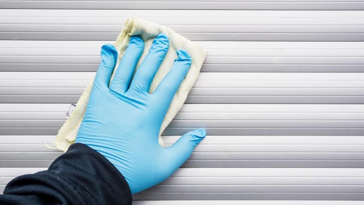 Cómo limpiar las persianas por fuera de forma fácil y segura.