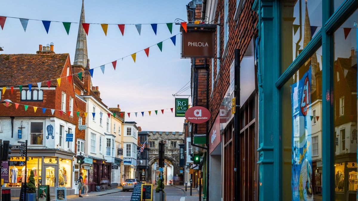 El pueblo medieval más bonito de Inglaterra: a una hora de Londres y con el reloj en funcionamiento más antiguo del mundo