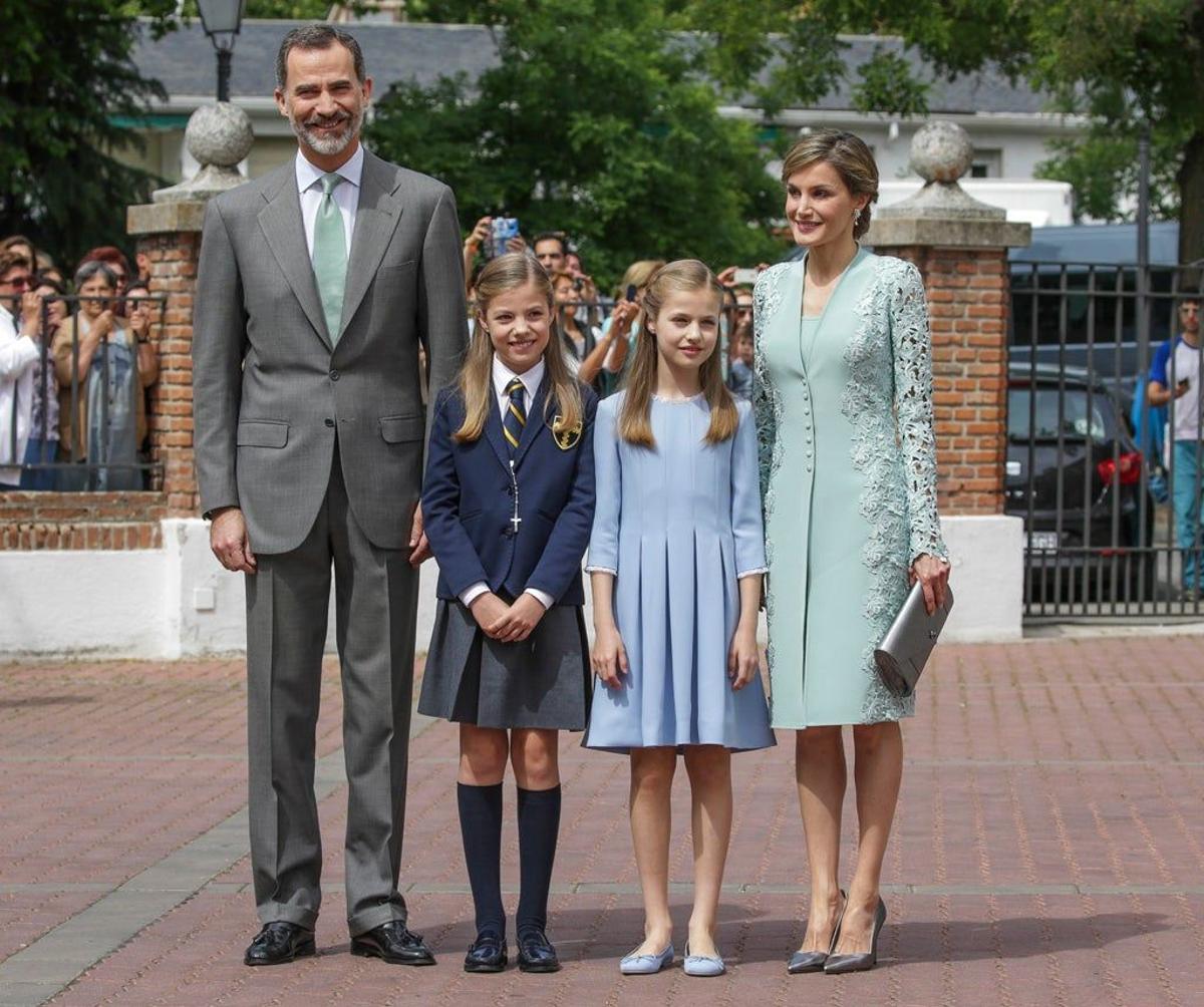 La Familia Real en la Primera Comunión de la Infanta Sofía