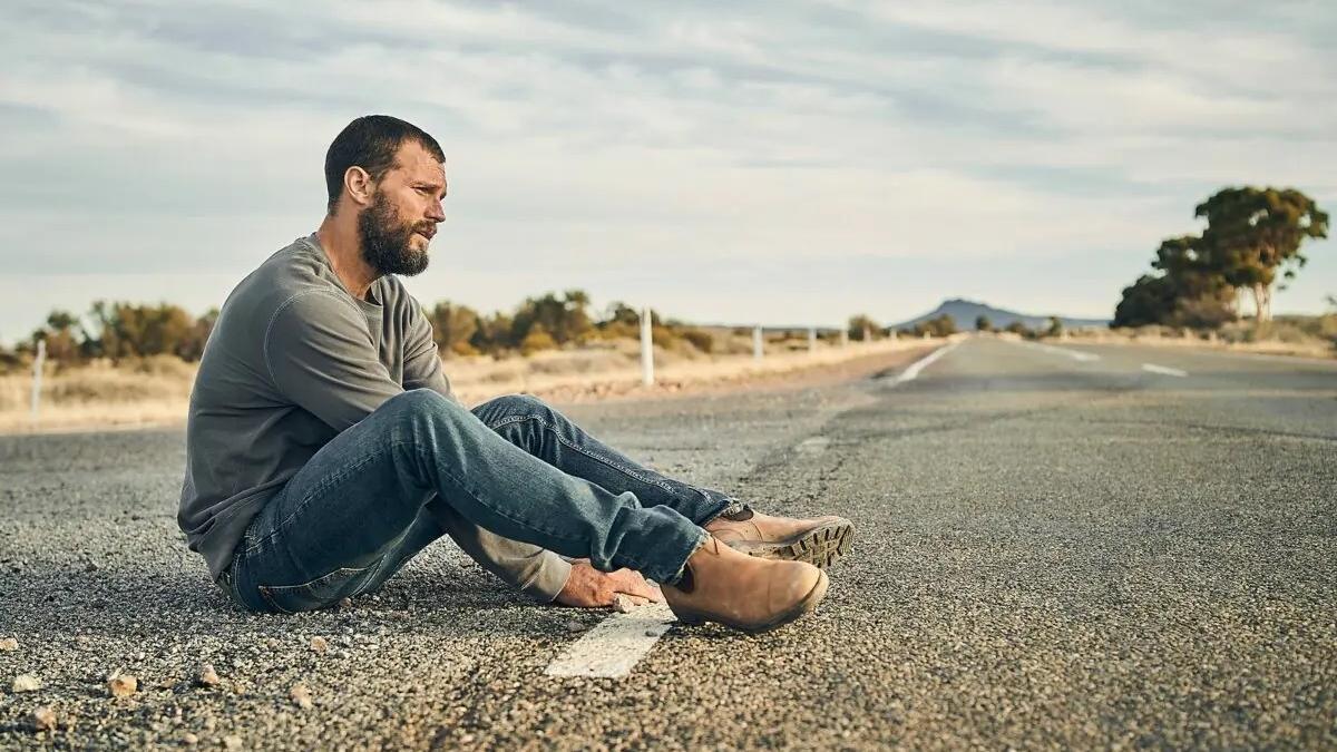 Un amnésico Jamie Dorman es el amnésico protagonista de El Turista.