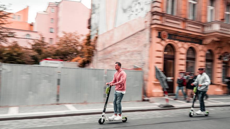 Teruel obligará a usar casco y chaleco a los conductores de patinete