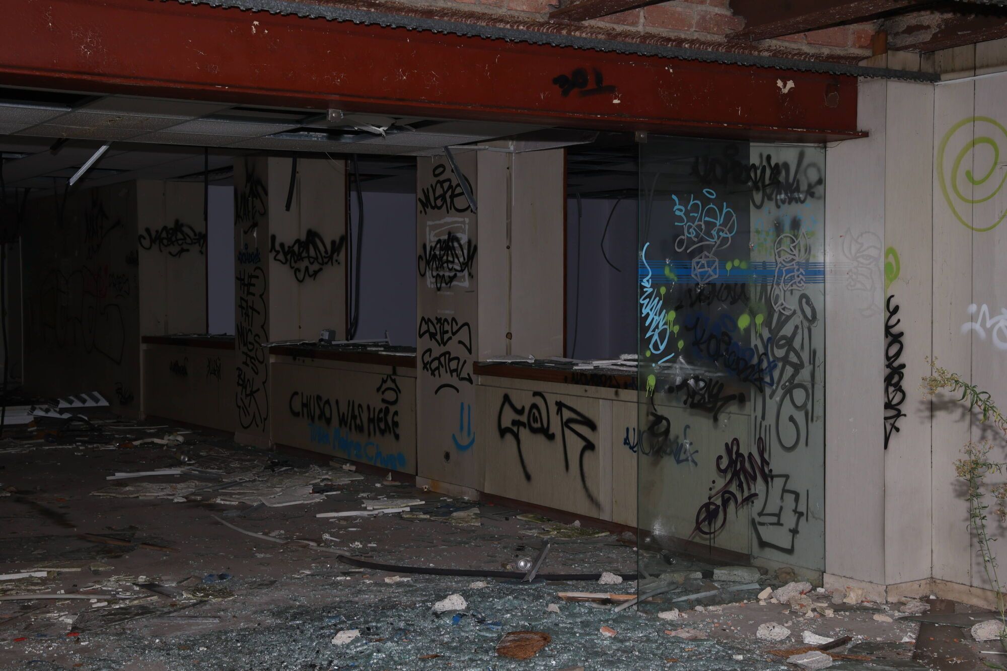 Viejo HUCA. Recorrido por cómo está el viejo hospital.