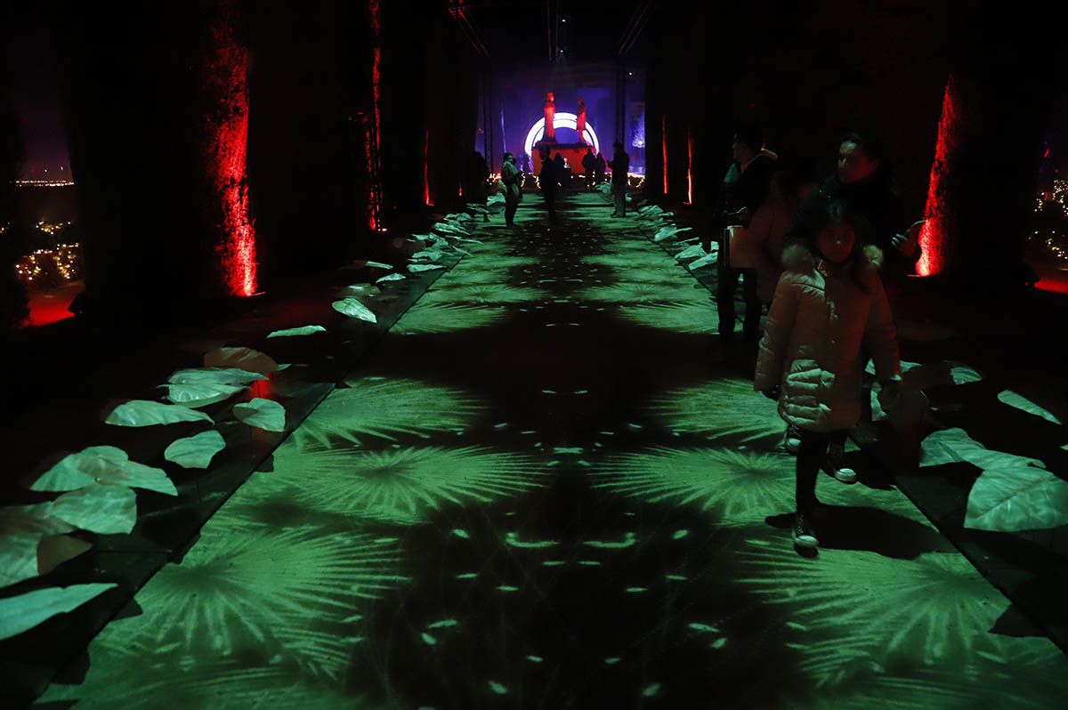 En imágenes el nuevo espectáculo Raíces en el jardín del Alcázar de Córdoba