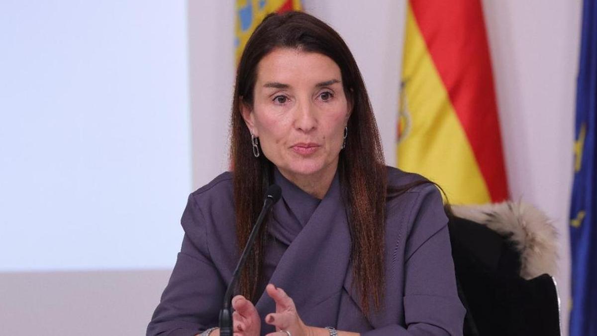 Ruth Merino comparece tras un pleno del Consell.