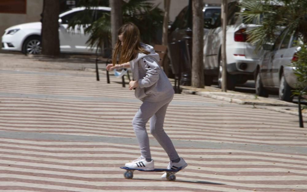 Los niños salen a la calle en Xàtiva y Ontinyent