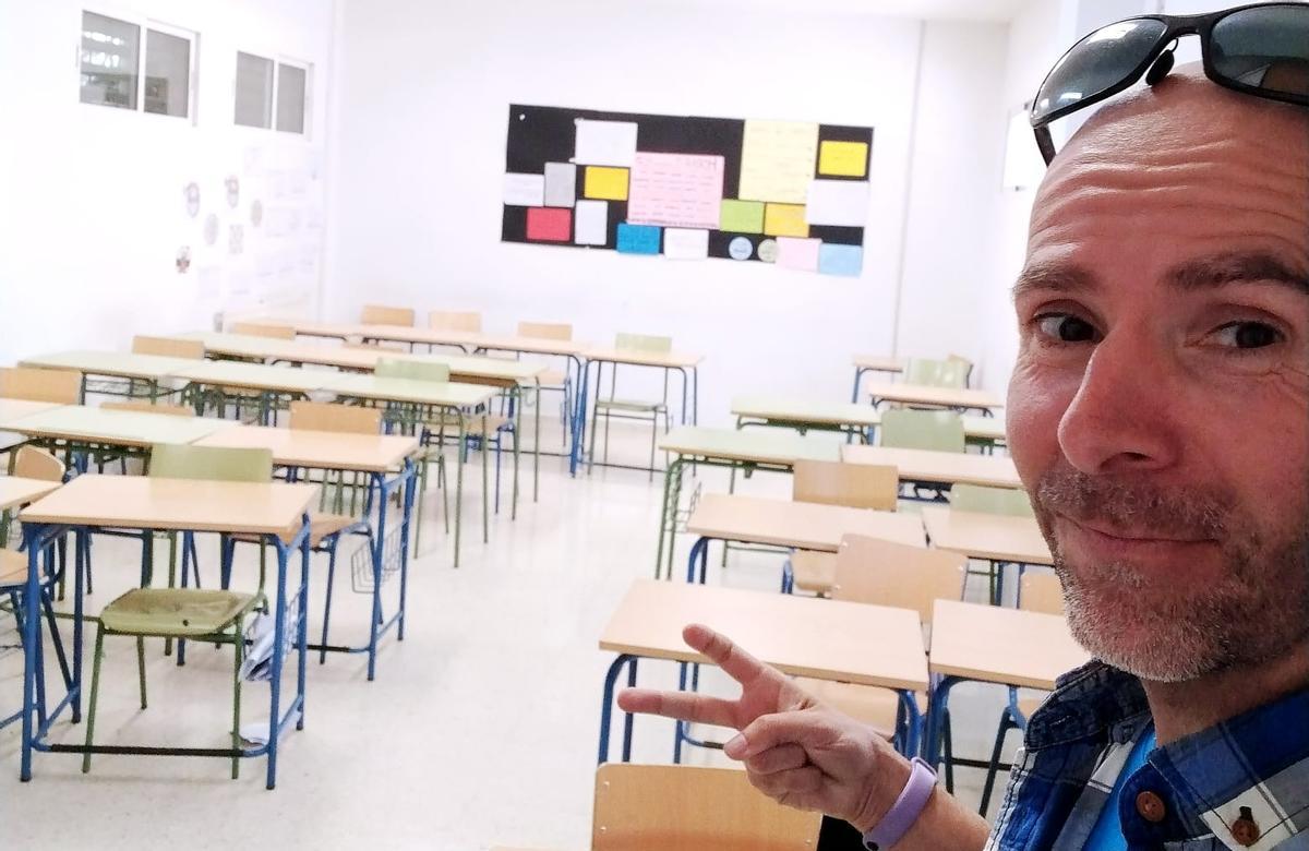 Javier Montoya, profesor interino de inglés, ha tenido destinos en numerosos pueblos de Andalucía y siempre ha tenido problemas para encontrar vivienda.