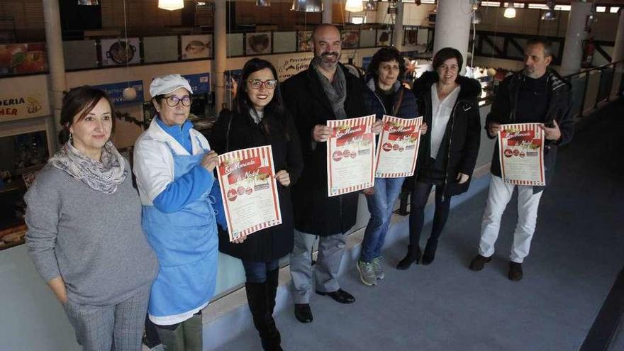 La presentación de los Ecomercados, ayer en la planta alta de la plaza de abastos de Bueu. // S.Álvarez