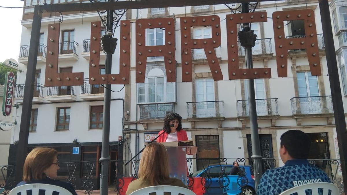 En imágenes: Así fue la lectura de El Quijote en pleno centro de Luarca