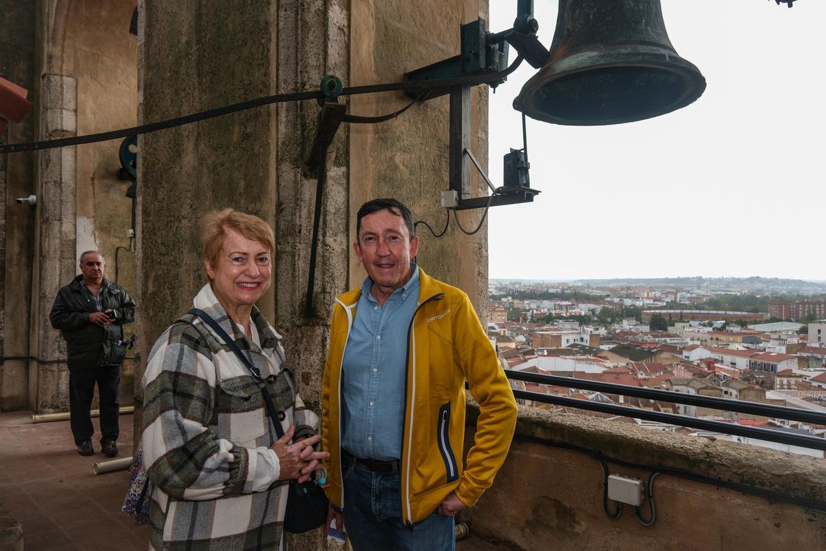 Begoña y Juan Carlos en el campanario.