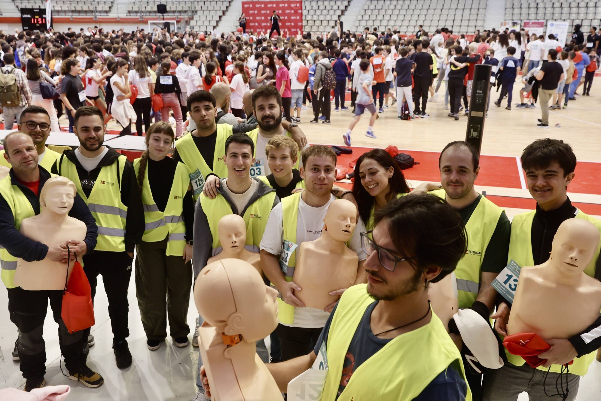 Récord de RCP simultáneo en el Palacio de Deportes. Participan centros escolares de Gijón. Pañeda