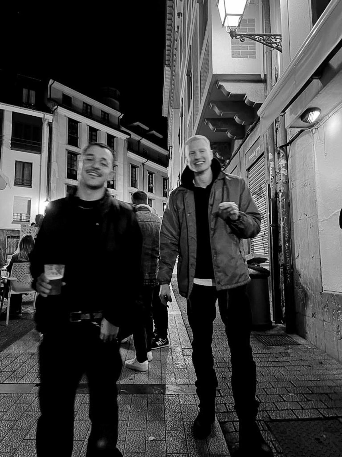Questions4later con su amigo asturiano Cabo, en Oviedo