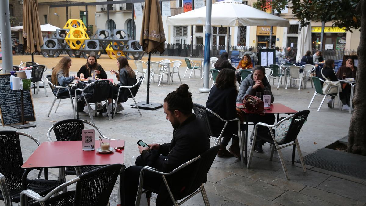 Terraza del cafè del Sol, en el barrio de Gràcia de Barcelona