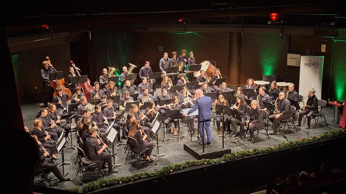 La Banda Simfònica Ciutat D'Eivissa Actuará Este Domingo En Can Ventosa.