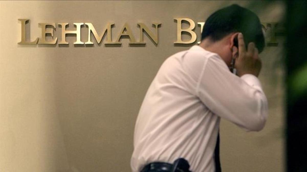 Trabajador de Lehman Brothers, en Seúl, el 16 de septiembre del 2008.