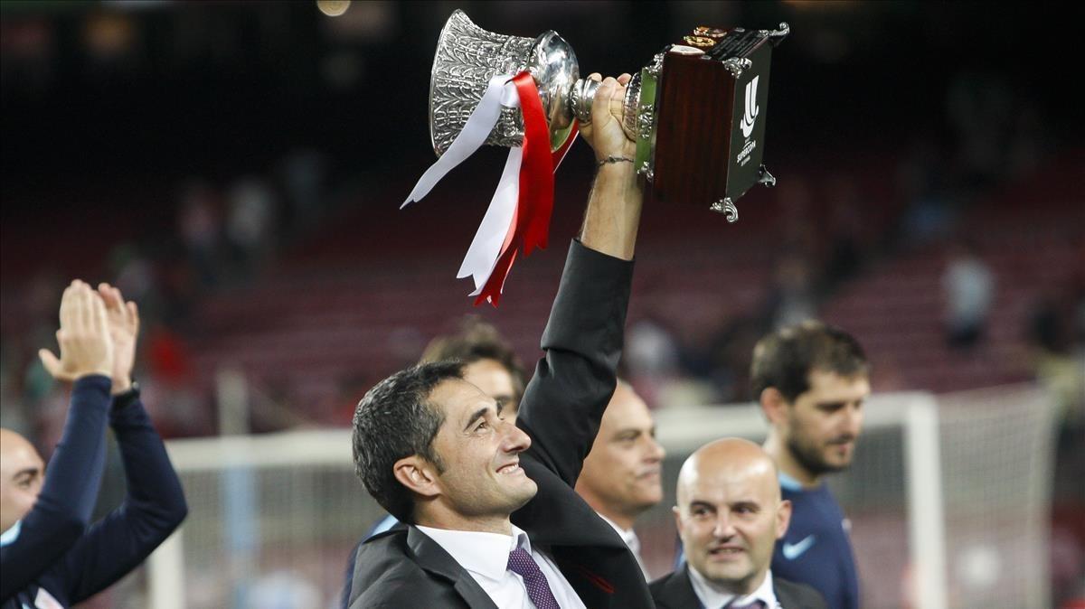 aguasch40680273 athletic bilbao s coach ernesto valverde raises the supercup171027104950