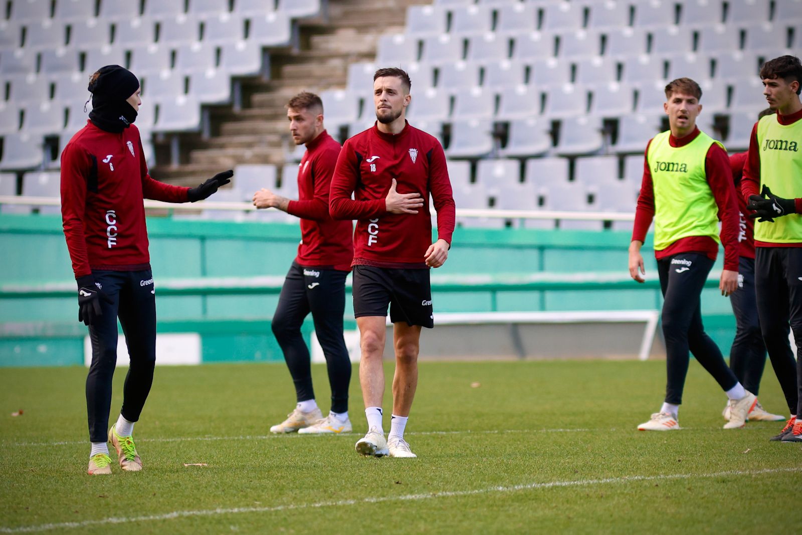El Córdoba entrena ante su afición en El Arcángel