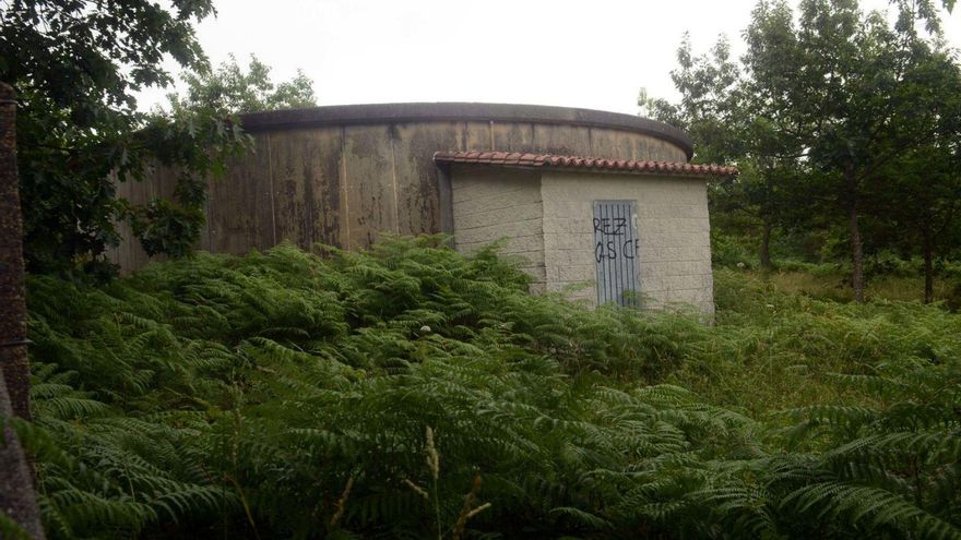 Depósito de agua que suministra a gran parte de la parroquia de András.