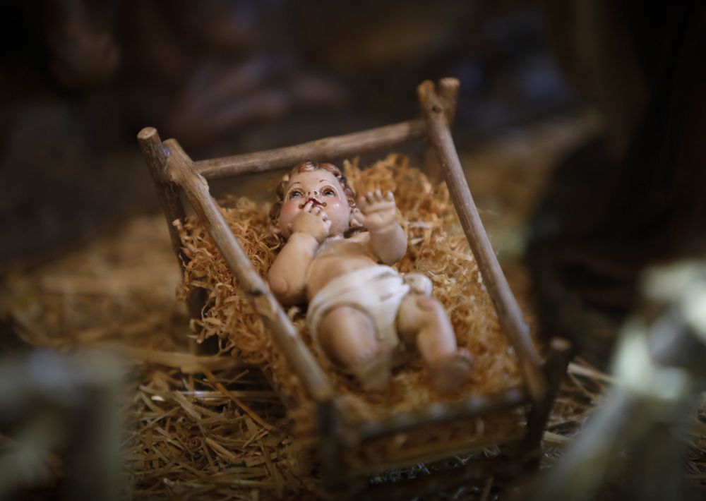 El Belén de Aprendices, con figuras de 1946, ya se puede visitar en la iglesia de Begoña del Port de Sagunt.