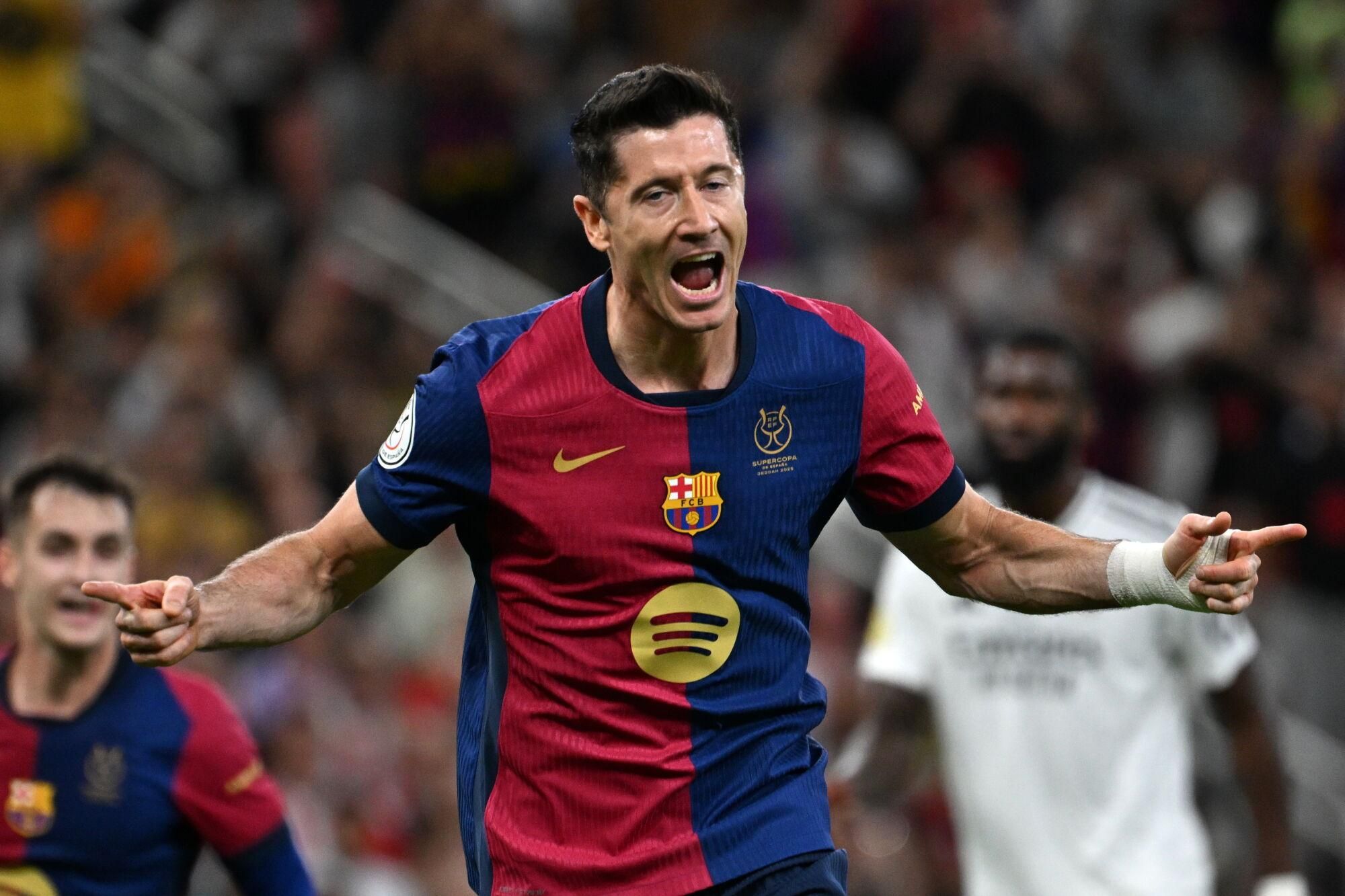 Jeddah (Saudi Arabia), 12/01/2025.- Robert Lewandowski of Barcelona celebrates scoring the 1-2 goal during the final of the Spanish Super Cup, the Supercopa de Espana, between Real Madrid and FC Barcleona in Jeddah, Saudi Arabia, 12 January 2025. (Arabia Saudita) EFE/EPA/STR