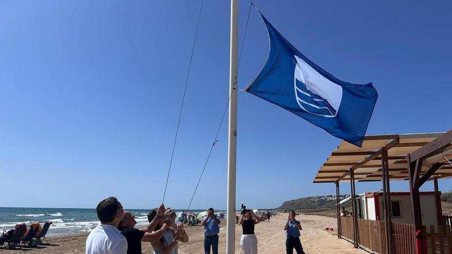 Ruz destaca que Elche estrena el verano con cinco banderas azules y más servicios
