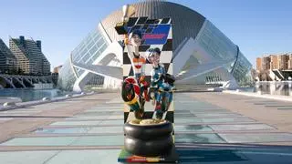 Estrella Galicia 0,0 y la Falla Duque de Gaeta hacen pole en València con su homenaje a Marc y Alex Márquez