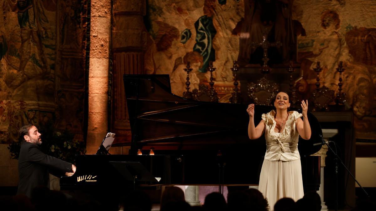 Peralada ret homenatge a Victòria dels Àngels amb un recital de la soprano Núria Rial i Rubén Fernández