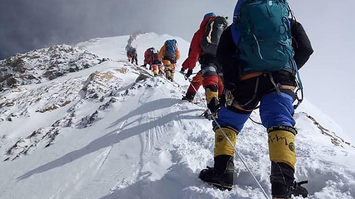 Alpinistas en el Everest.
