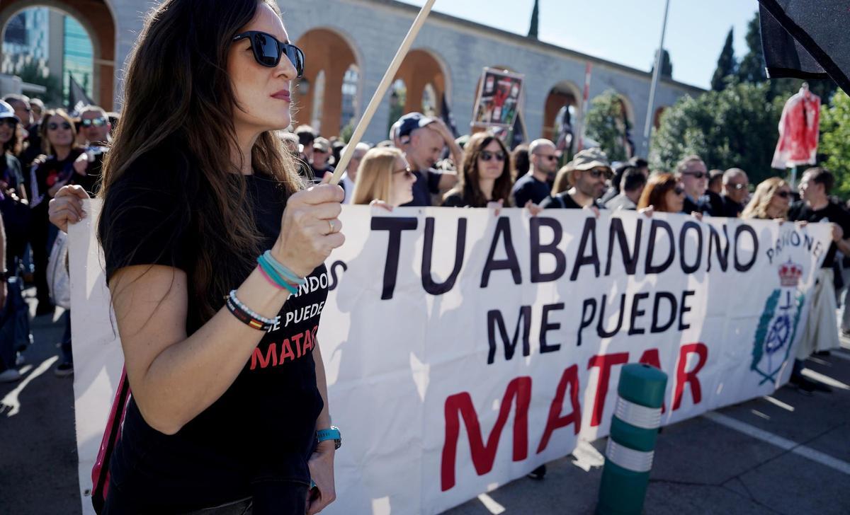 Funcionarios de prisiones se manifiestan en Madrid por la muerte de Núria en la cárcel de Mas dEnric