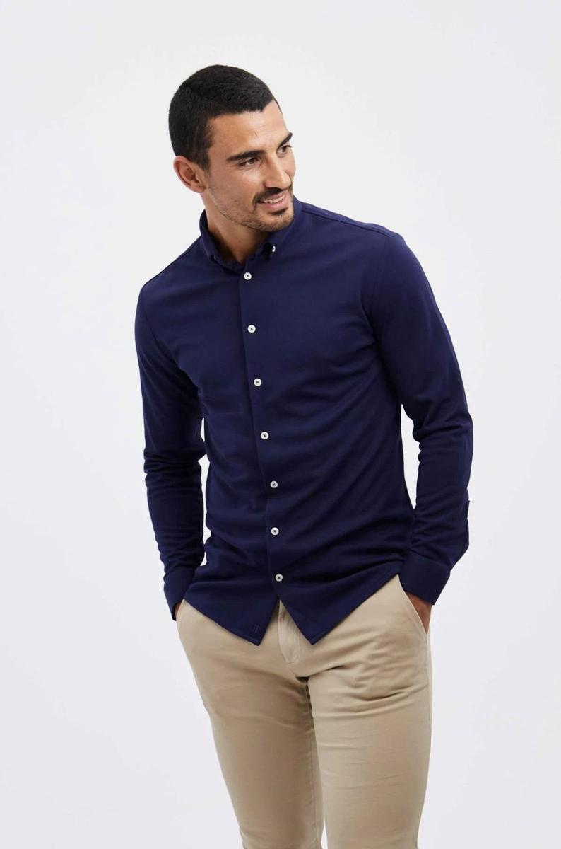 Camisa azul marino de hombre